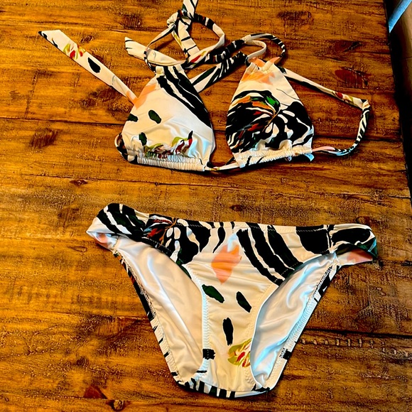 BCBG Floral bikini with shirred side sash and low rise hipster - Picture 4 of 6